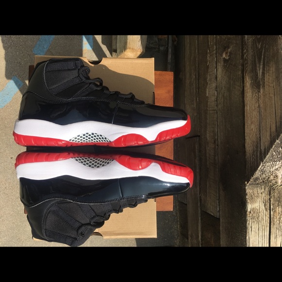 Jordan 11 Playoff Bred Size 10.5 - Picture 6 of 7